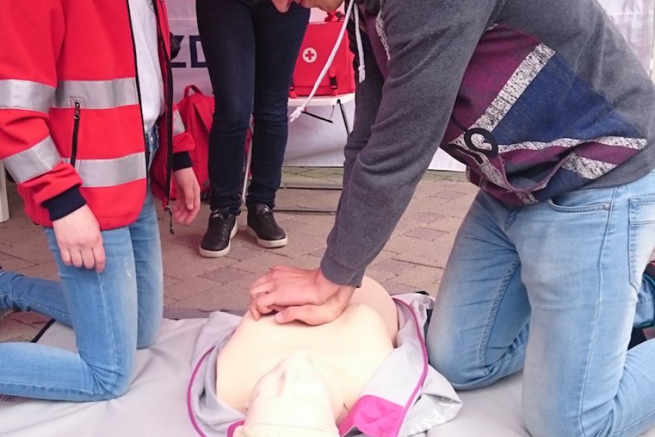 Dokážeme zachrániť ľudský život? Skúšali to študenti z popradského nového gympla