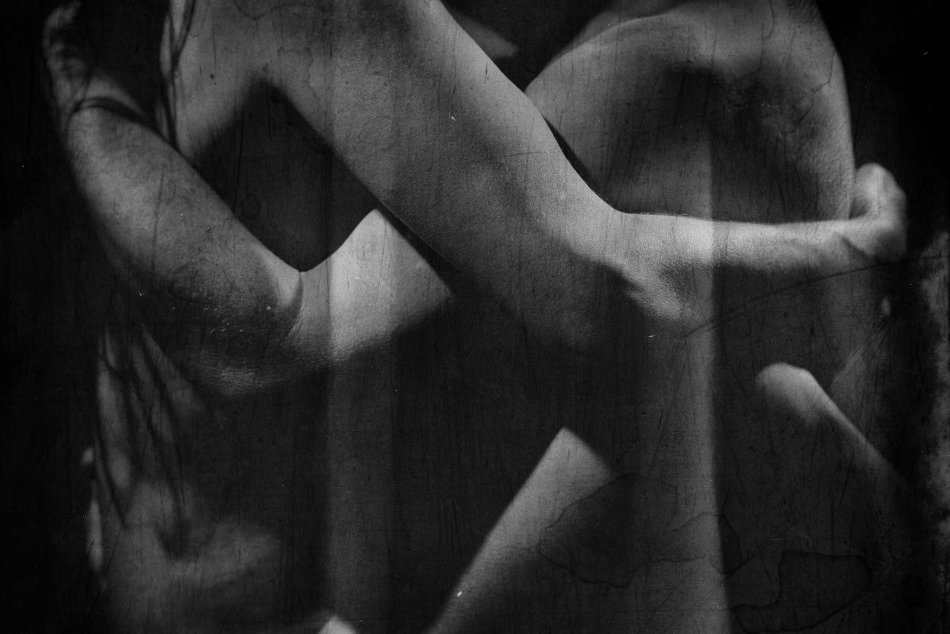 FOTO: Dve rozdielne polohy jednej fofografky. Zuzka fotí nahé akty aj vojakov