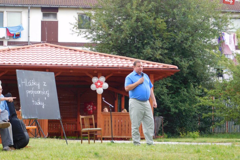 Na oranžovom gymnáziu uviedli do života knihu plnú vtipných hlášok