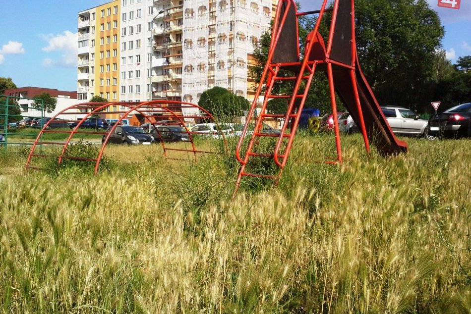 FOTO: Ako sú na tom niektoré z detských ihrísk pred letom