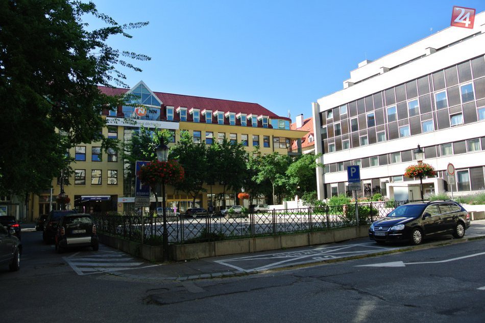 Parkovisko na Komenského námestí