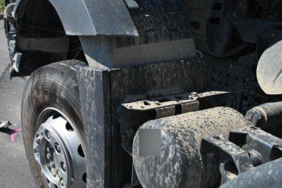 Policajné foto: Zrážku s kamiónom motorkár (†25) neprežil