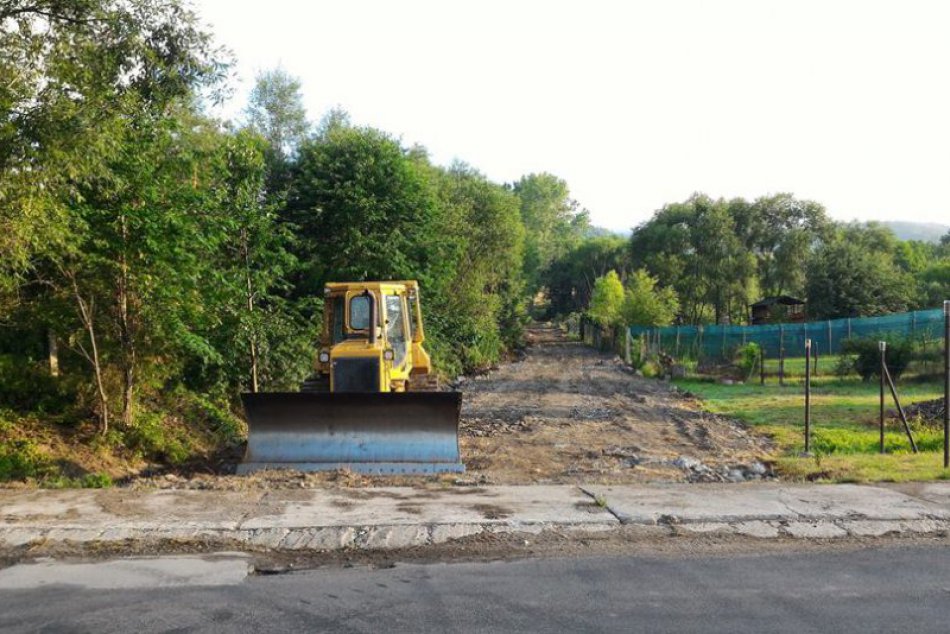 Dedinkou bude viesť nová cesta, práce už začali