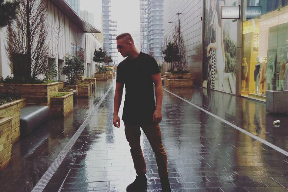 V OBRAZOCH: Mladý Bystričan obsluhoval anglickú kráľovskú rodinu