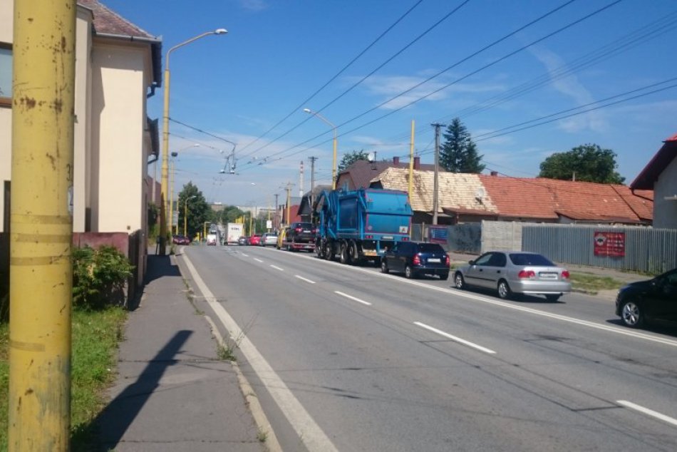 Kolóny na začiatku týždňa: V Prešove nemali konca-kraja