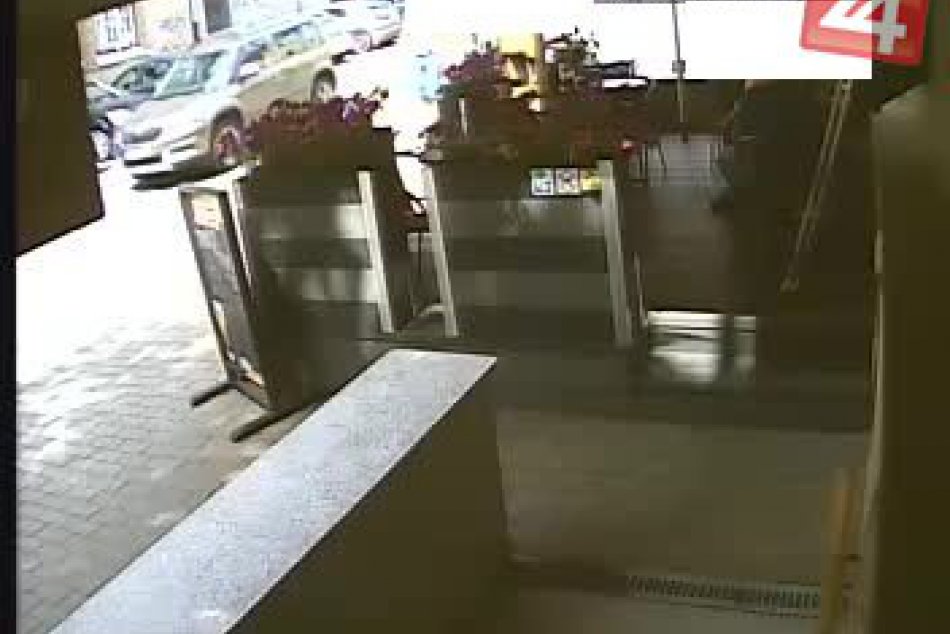 FOTO: Autentické zábery z dopravnej nehody na Kapitulkej ulici