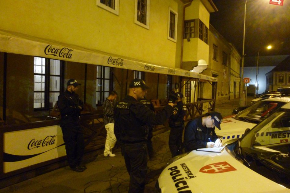 Sobotná razia policajtov v uliciach Zvolena v OBRAZOCH
