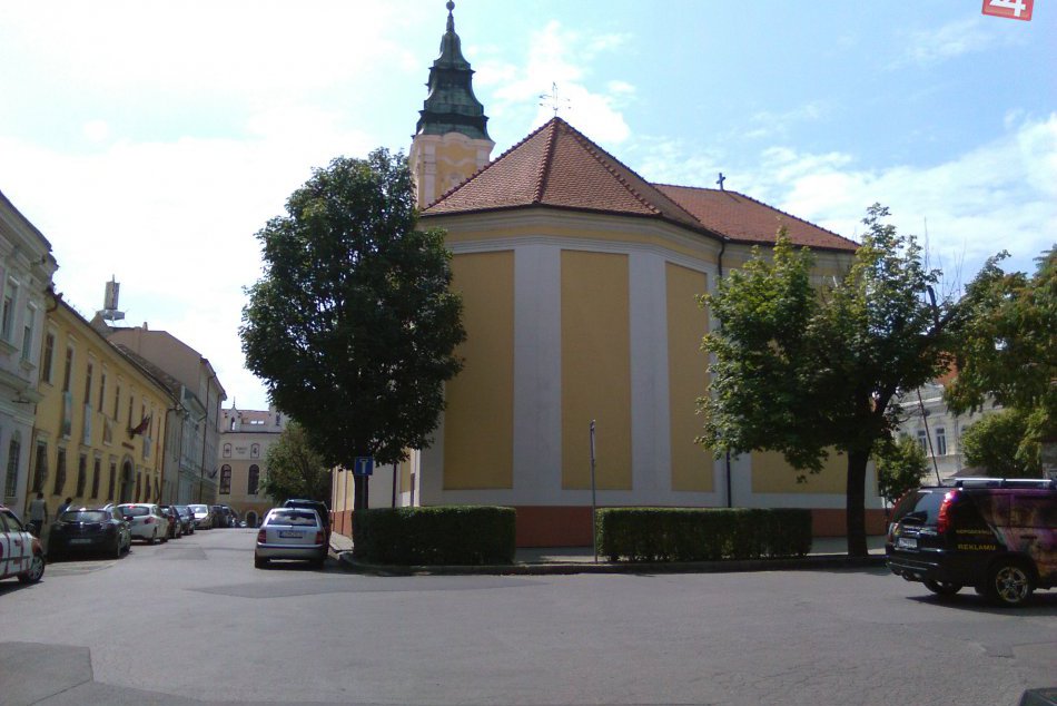 V OBRAZOCH: Kubínyiho námestie v centre Lučenca