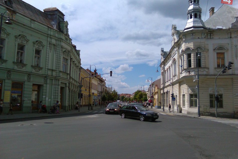 Problémová križovatka pri Kalvínskom kostole. Kedy opravia nefungujúce semafory?