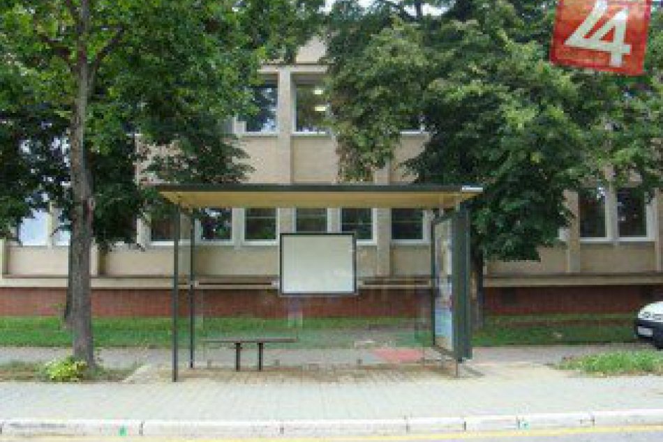 Nové prístrešky na Watsonovej ulici v Košiciach