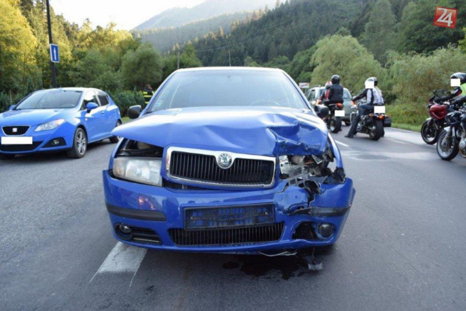 ŹÁBERY z miesta nehody: Zrážka Fabie s motocyklom pri Bystrici