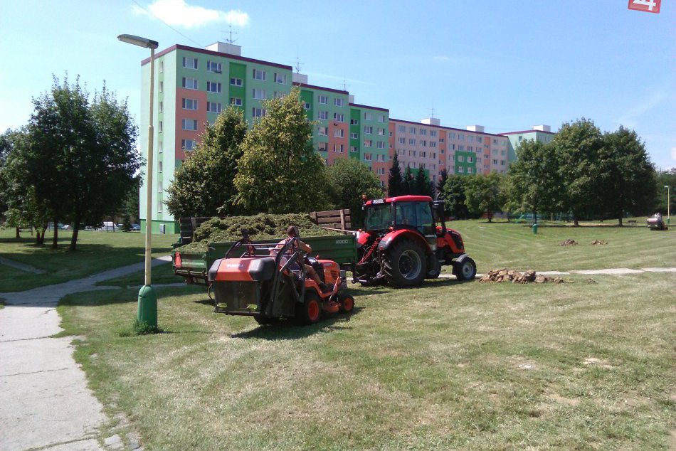 FOTO: Pozrite si kosenie na sídlisku Rúbanisko II