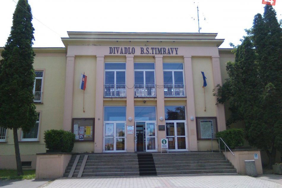 FOTO: Informačné centrum bude sídliť v budove divadla už len pár dní. Sťahuje sa