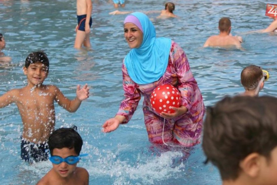 Celotelové plavky burkini