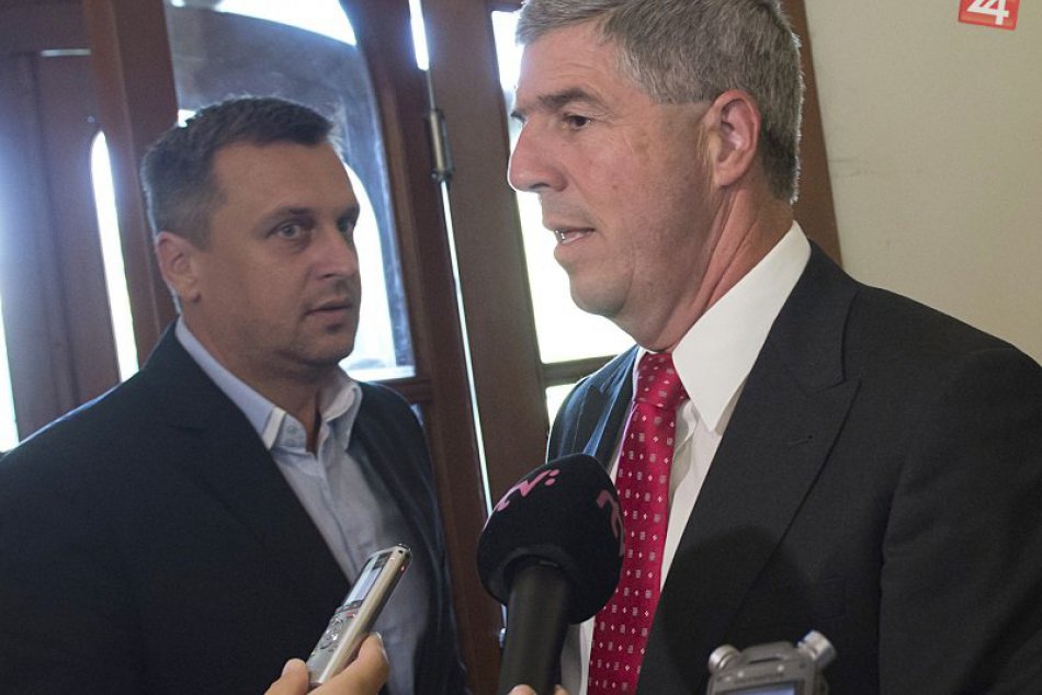 Koalícia bude vládnuť bez Siete. Minister dopravy Brecely zloží funkciu