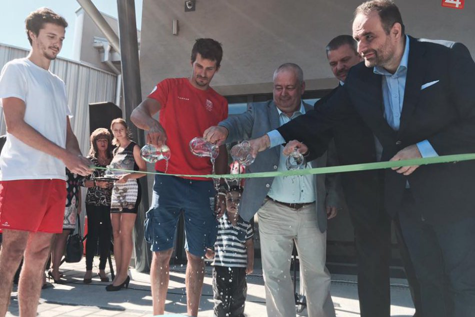 Otvorenie plavárne v Petržalke