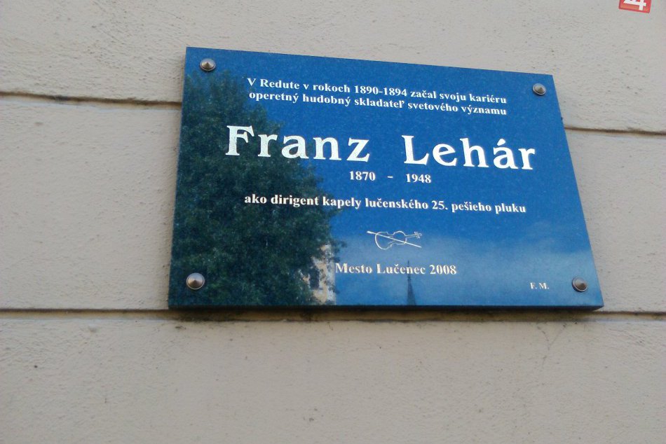 Pozrite si pamätné tabule na Kubínyiho námestí