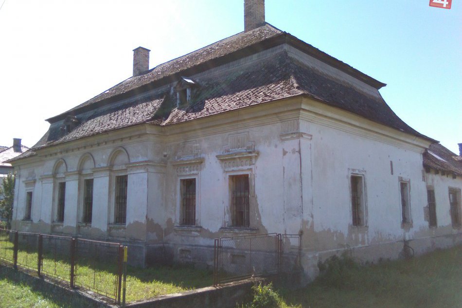 FOTO: Kaštieľ vo Veľkých Dravciach čaká na opravu