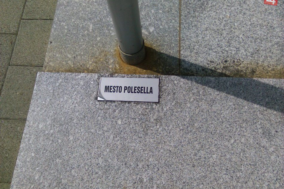 FOTO: Vlajky družobných miest v centre mesta