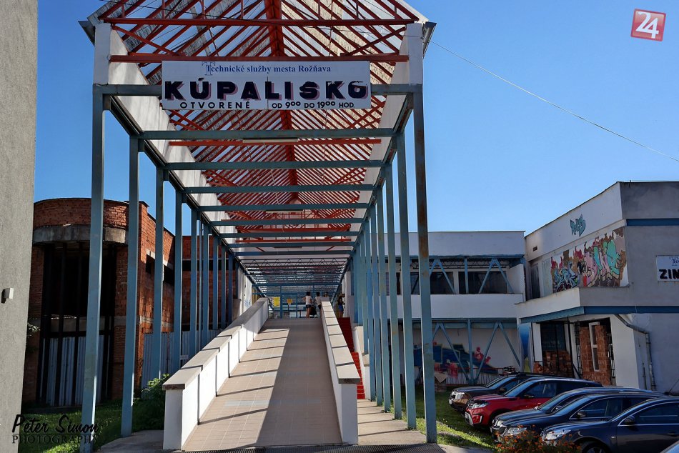 Obrazom: Rožňavčania využívajú posledné letné horúčavy na miestnom kúpalisku