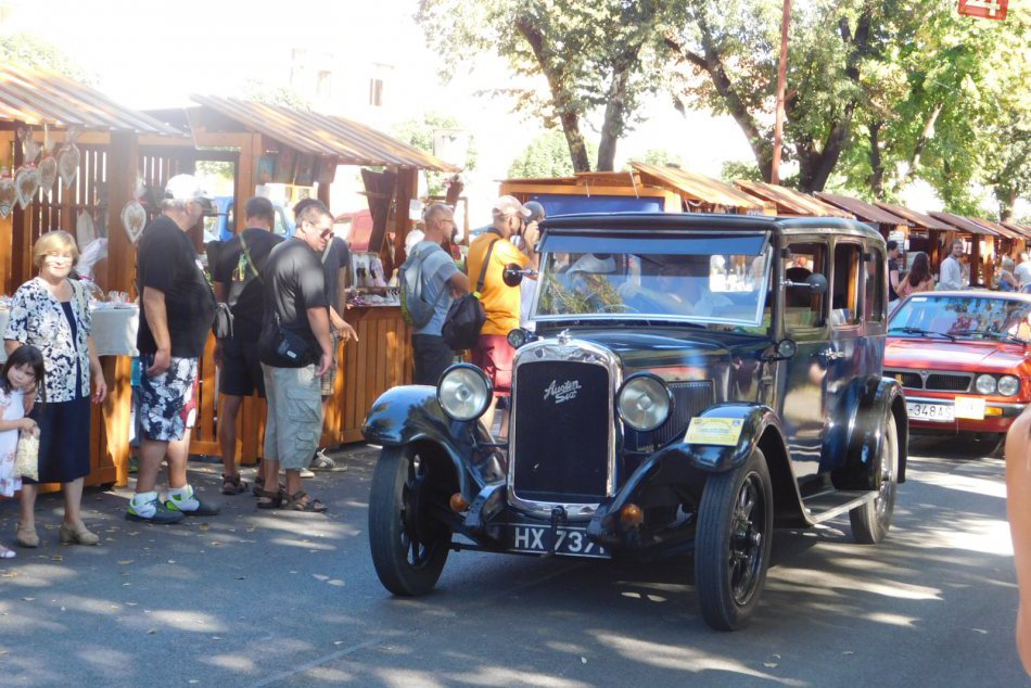 V OBRAZOCH: Ulice Spišskej spestrili historické autá aj motorky