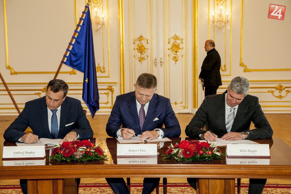 V Deň Ústavy politici definitívne pochovali štvorkoalíciu