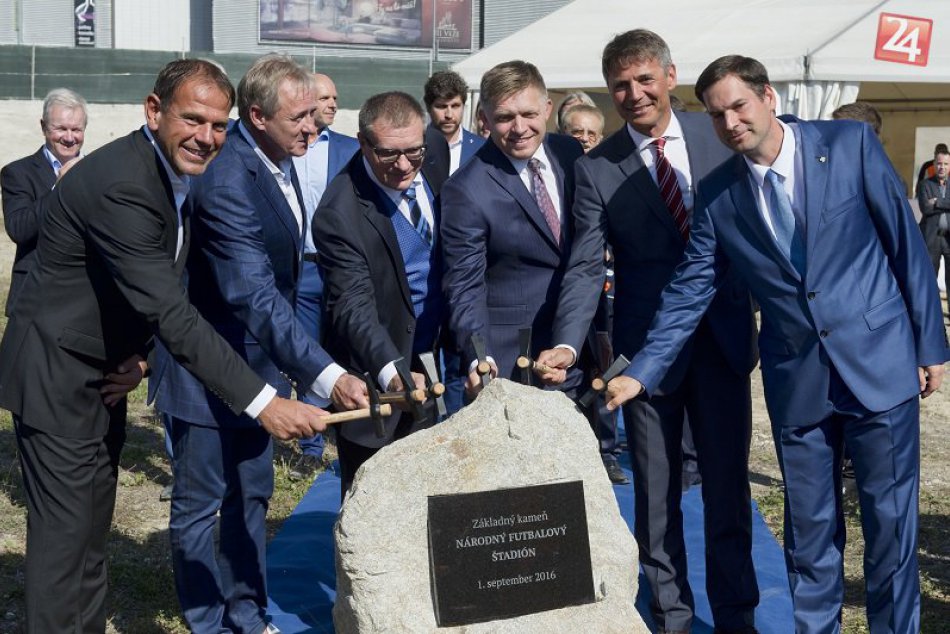 Na Tehelnom poli začali stavať. Národný futbalový štadión dokončia do roku 2018