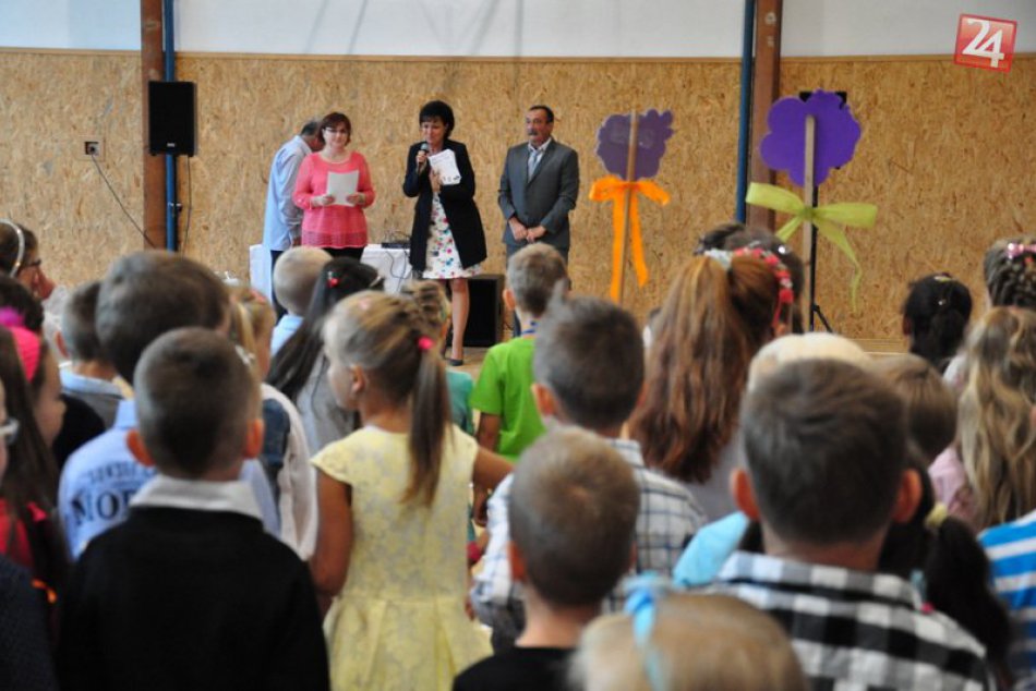 V OBRAZOCH: Zvolenských prváčikov vítala v novej telocvični aj primátorka