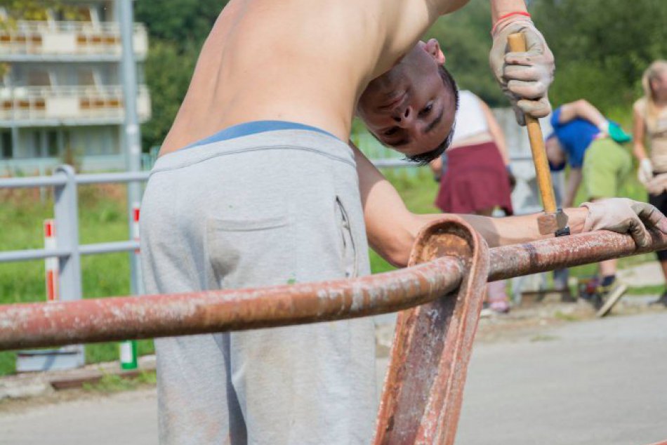 Dobrovoľníci sa opäť činili: Piaty mostík je krajší