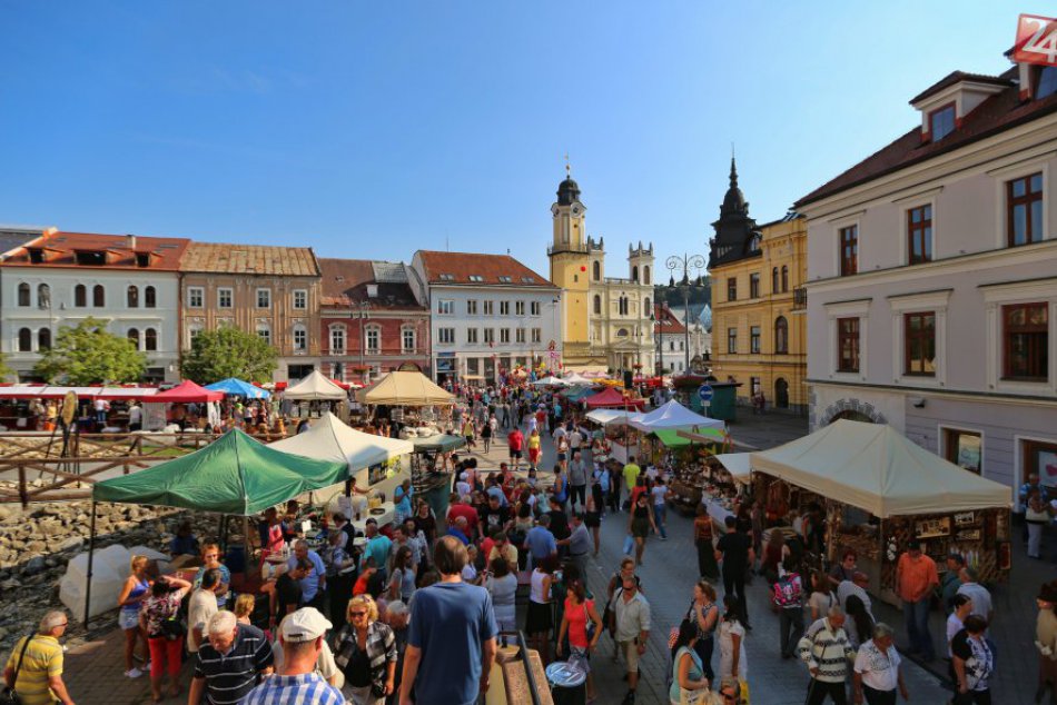 V OBRAZOCH: Radvanský jarmok v Bystrici v plnom prúde