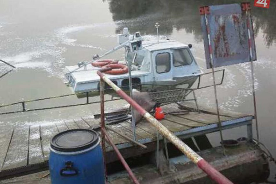 Havária remorkéru na Váhu