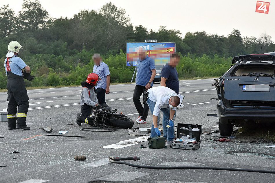 FOTO priamo z miesta: Pri nehode zahynuli dvaja ľudia