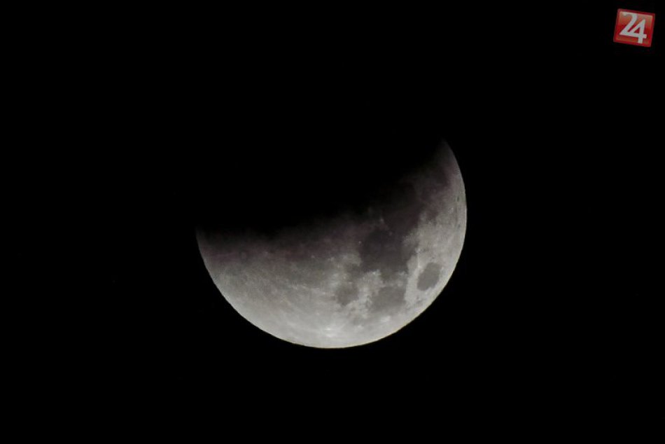 Polovica Mesiaca v piatok „zmizne“. Napadol ho nebeský jaguár?