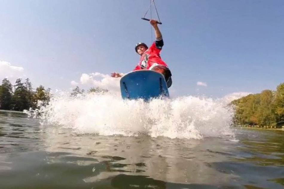 V OBRAZOCH: Keď sa po Hrone preháňa wakeboard