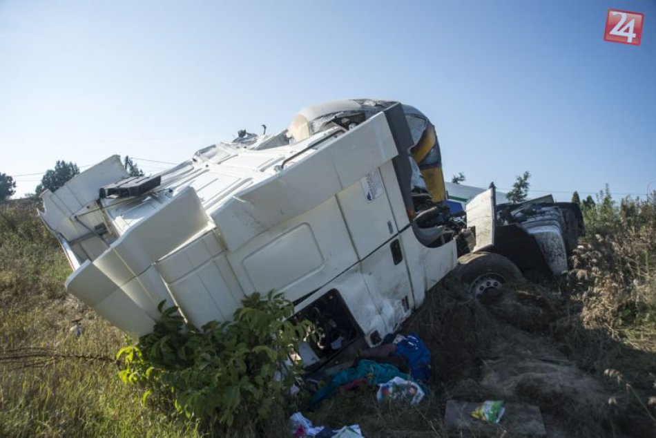 Zrážka vlaku s kamiónom vo Veľkom Mederi