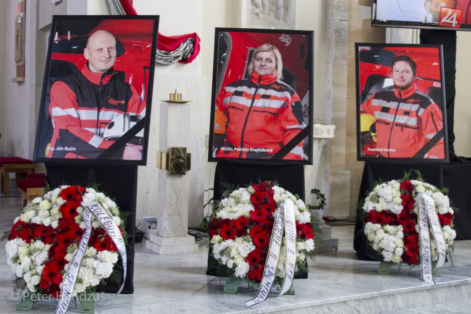 Posledná rozlúčka so záchranármi v Poprade
