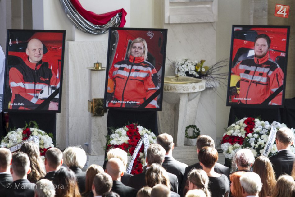 Rozlúčka so záchranármi spadnutého vrtuľníka 2016
