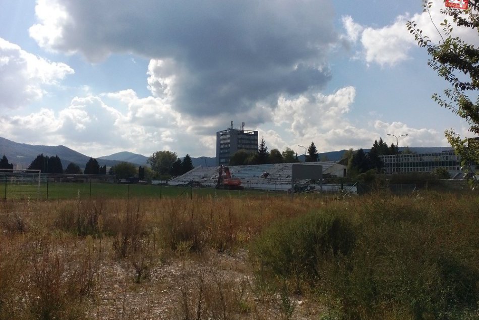 21. septembra 2016: Stav búrania hlavnej tribúny