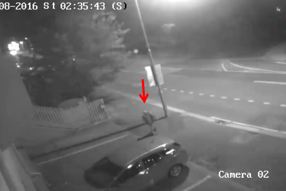 Polícia pátra po mužovi na fotografii