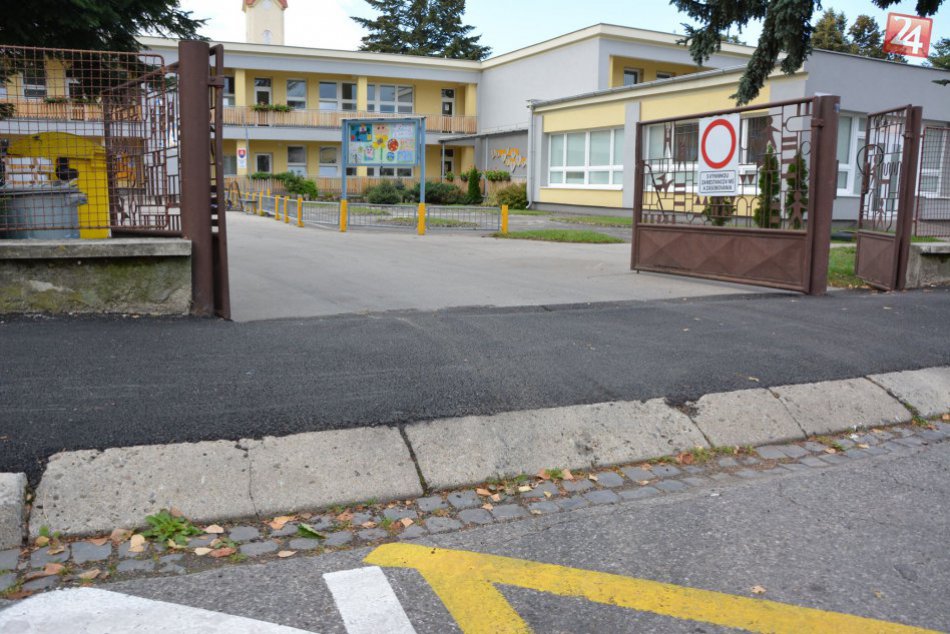 FOTO: Rekonštrukcia chodníka v Mikuláši