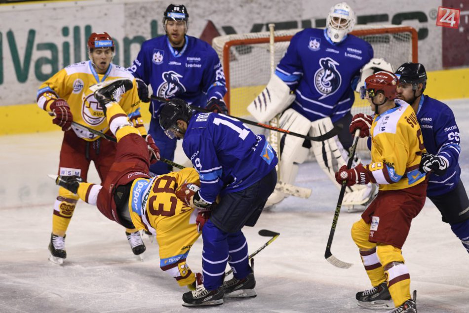 Na horúcom ľade v Trenčíne: Kamzíci sa o body doslova pobili