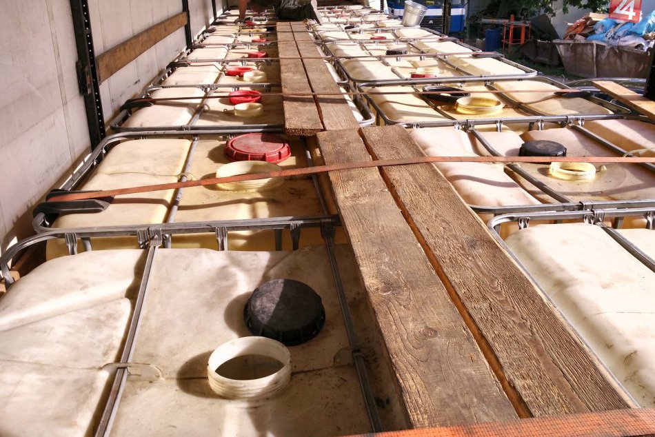 Milióny nelegálnych cigariet aj tisícky litrov nelegálnej nafty