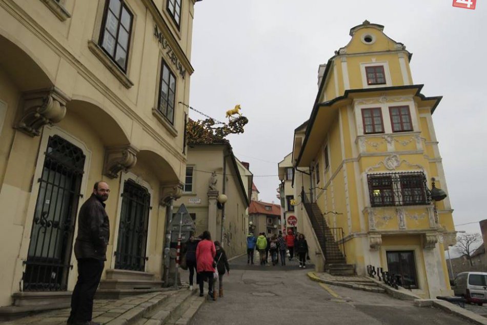 Dom U dobrého pastiera a Múzeum hodín