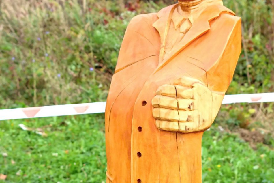 FOTO: V parku na Klokočine pribudli sochy osobností Nitry