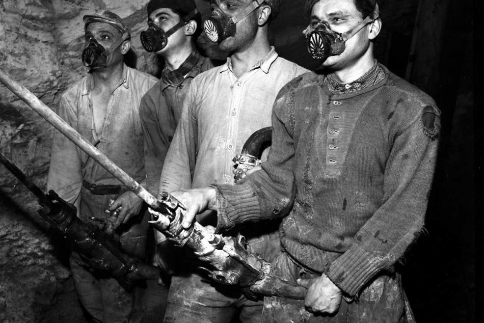 Historické zábery zo stavby Bujanovského tunela