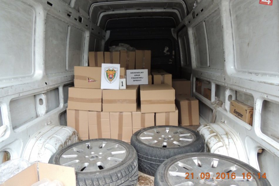 Foto priamo od žilinských colníkov, toto všetko našli v aute