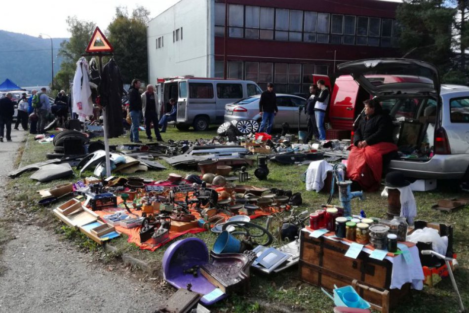 V OBRAZOCH: Bystrica zažila jesenné výmenné stretnutie auto - moto veteránov