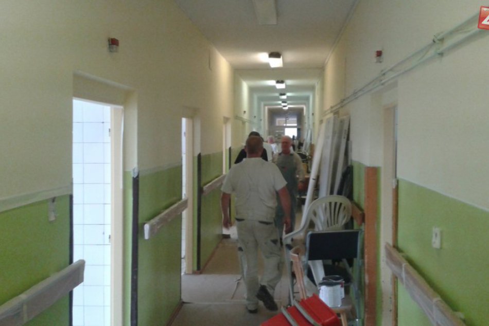 Farbou pre radosť duše: Maľovanie považskobystrickej nemocnice