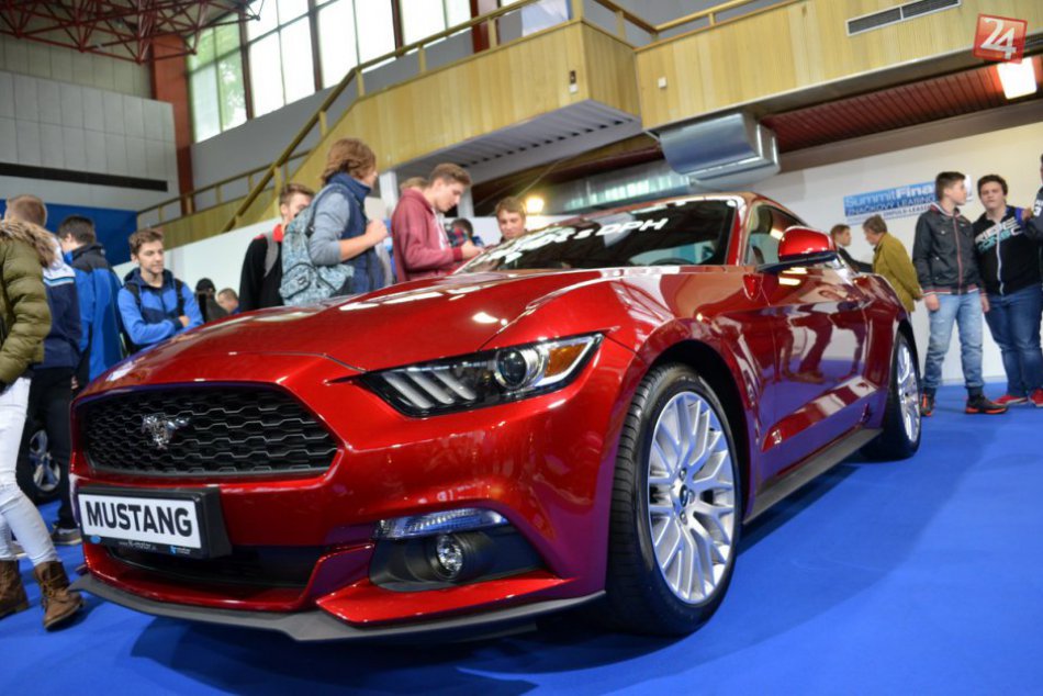 FOTO: Nitriansky Autosalón je v plnom prúde, pod Zobor prilákal 220 vystavovateľ