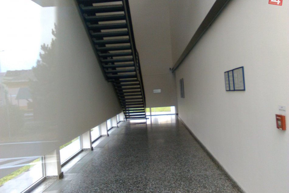 Budova pobočky NBS v Lučenci je roky prázdna